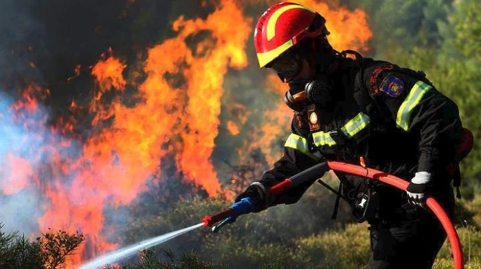 Έκτακτο – Αρκαδία: Μεγάλη φωτιά στα Κάτω Δολιανά